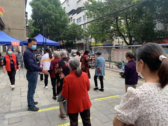 广元市东坝街道环卫所积极开展 “环境大整治·喜迎二十大”专项行动